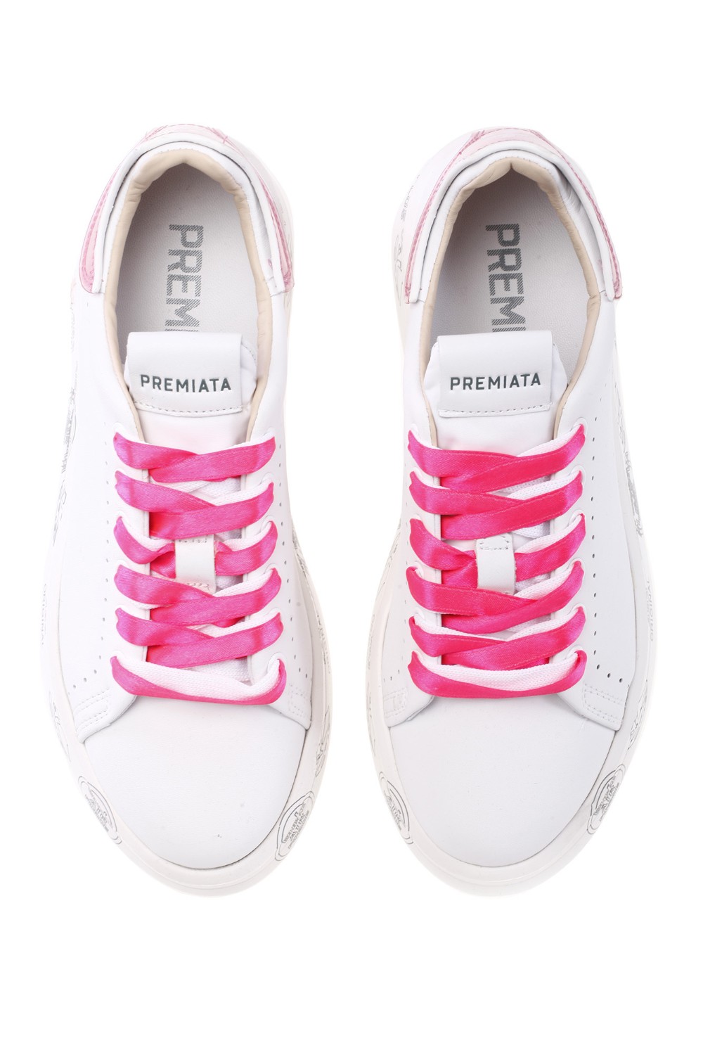 shop PREMIATA Saldi Scarpa: Premiata sneakers "Belle".
Pelle bianca con punta arrotondata e dettaglio in tessuto rosa perlato sovrapposto alla pelle bianca sul tallone.
Logo Premiata sulla linguetta e suola oversize in gomma caratterizzata dai leggendari timbri che rinforzano l'unicità del Brand.
Altezza Suola 4,2 cm.
Fusbet Interno 24,8 cm.
Suola: 85% EVA 15% Gomma.
Tomaia: 75% Pelle di vitello 15% PA 10% PU.
Fodera: 86% Pelle di capra 14% Pelle di vitello.
Fabbricata in Vietnam.. BELLE-6281 number 7182067